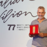 Dir della fotografia Gherardo Gossi ritira il premio del Dir. di Produzione Cristian Peritore per il film LE SORELLE MACALUSO
