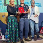 ristina Bolla premia Kristian De Martiis Capo Elettricista Enzo De Camillis.Venezia